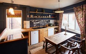 Host & Stay - Victoria Cottage